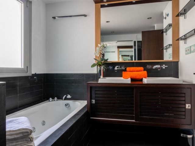 Apartamento con 3 Dormitorios  en La Heredia