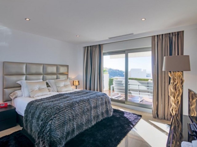 Apartamento con 3 Dormitorios  en La Heredia