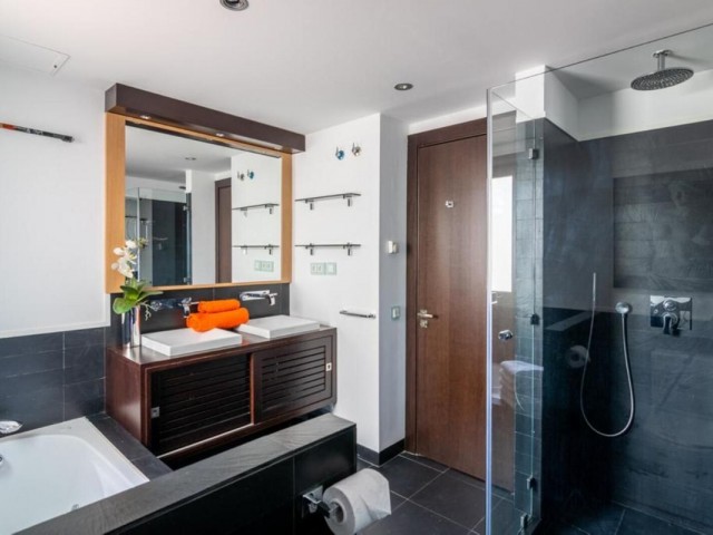 Apartamento con 3 Dormitorios  en La Heredia