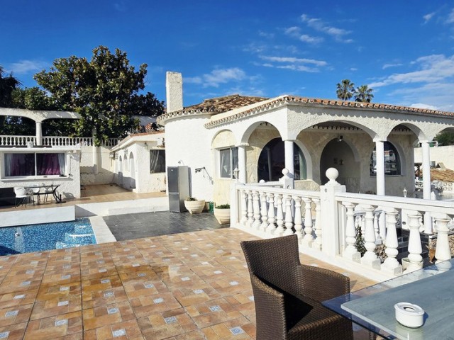 5 Bedrooms Villa in Mijas Costa