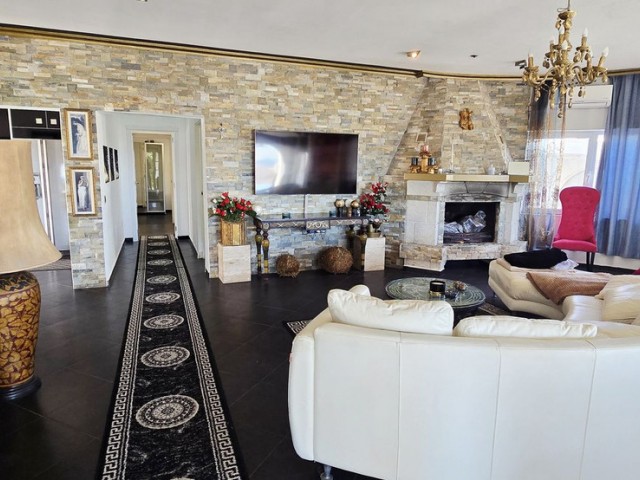 5 Bedrooms Villa in Mijas Costa