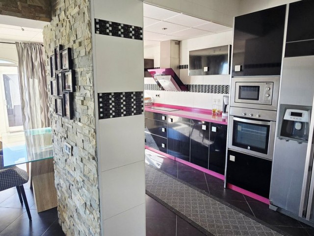 5 Bedrooms Villa in Mijas Costa