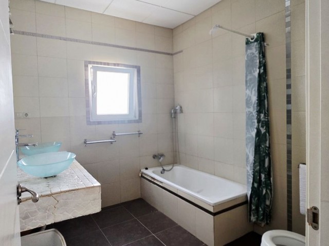 5 Bedrooms Villa in Mijas Costa