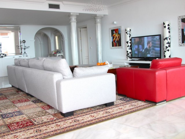 4 Schlafzimmer Apartment in Nueva Andalucía