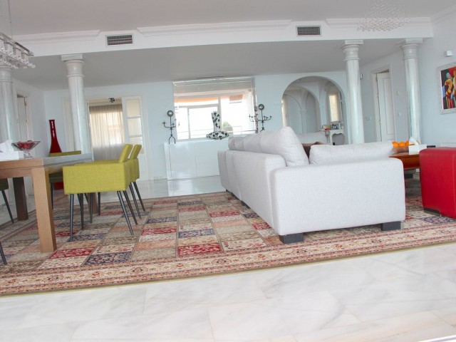 4 Schlafzimmer Apartment in Nueva Andalucía