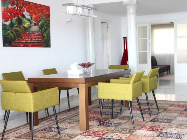 4 Schlafzimmer Apartment in Nueva Andalucía