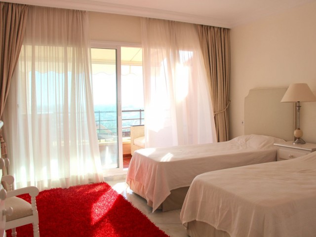 4 Schlafzimmer Apartment in Nueva Andalucía