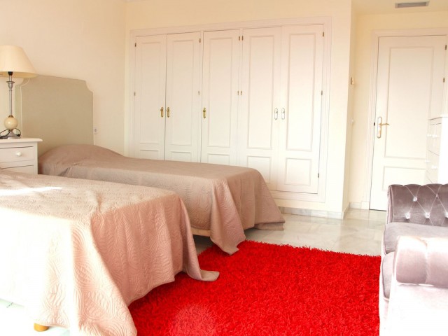 4 Schlafzimmer Apartment in Nueva Andalucía