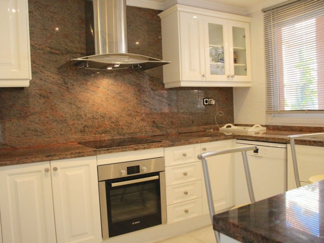 4 Schlafzimmer Apartment in Nueva Andalucía