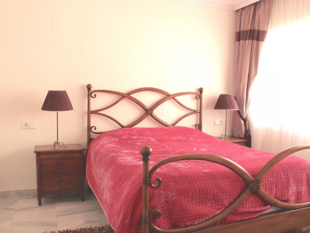 4 Schlafzimmer Apartment in Nueva Andalucía