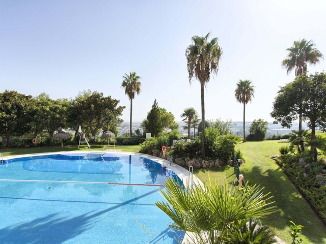 4 Schlafzimmer Apartment in Nueva Andalucía