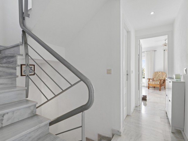 Adosado con 3 Dormitorios  en Estepona