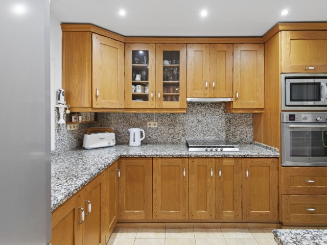 Adosado con 3 Dormitorios  en Estepona