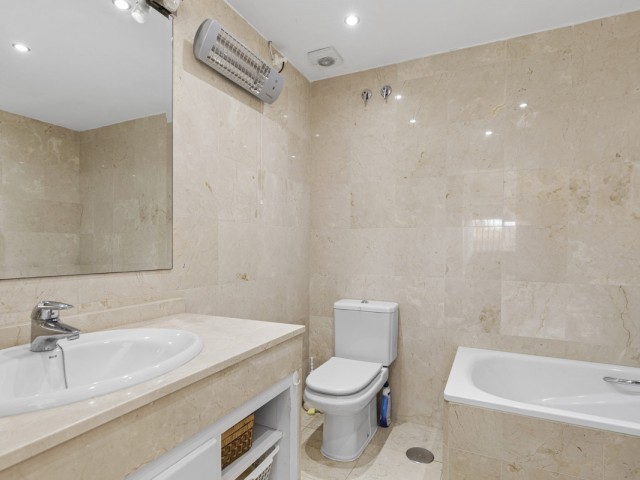 Adosado con 3 Dormitorios  en Estepona