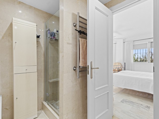 Adosado con 3 Dormitorios  en Estepona