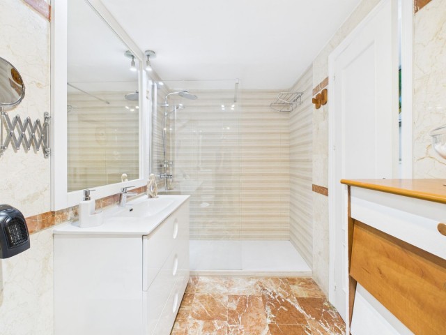 2 Sovrums Lägenhet i Estepona