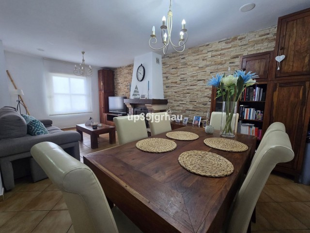 Adosado con 4 Dormitorios  en Cancelada