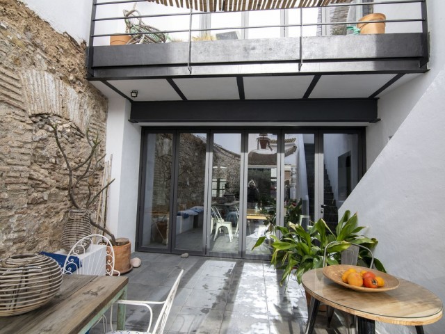 Adosado con 2 Dormitorios  en Estepona