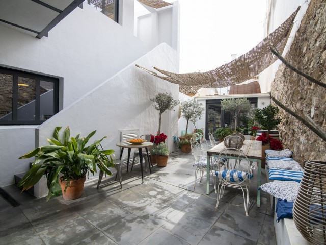 Adosado con 2 Dormitorios  en Estepona