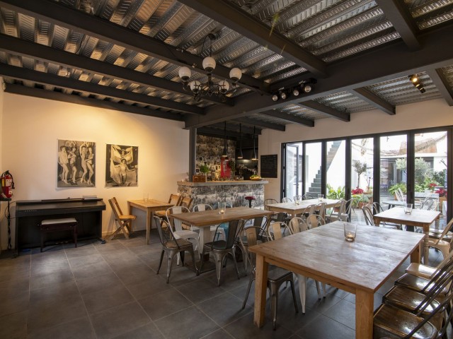 Adosado con 2 Dormitorios  en Estepona