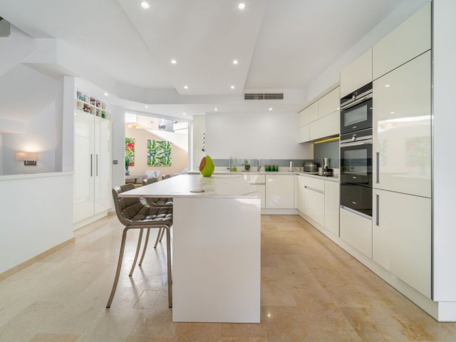 4 Schlafzimmer Villa in Costabella