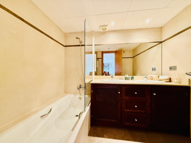 4 Bedrooms Apartment in Benalmadena