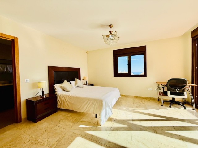 4 Bedrooms Apartment in Benalmadena