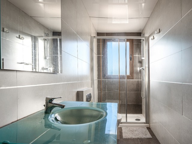 Villa con 4 Dormitorios  en Riviera del Sol