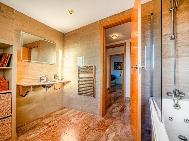 Villa con 4 Dormitorios  en Riviera del Sol