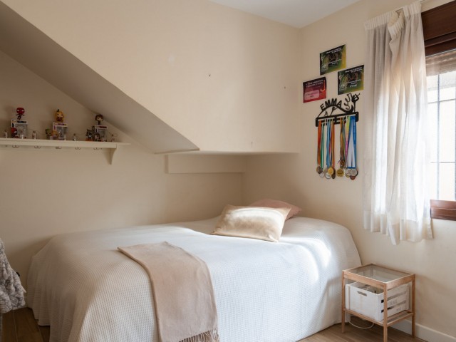 Villa con 5 Dormitorios  en Sierrezuela