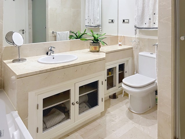 Apartamento con 2 Dormitorios  en Manilva