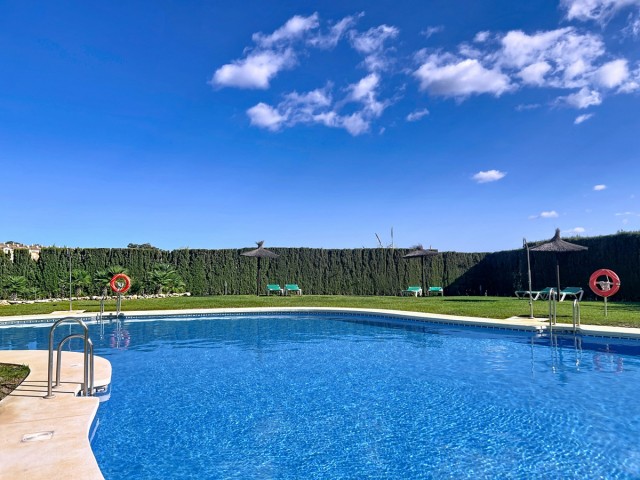 Apartamento con 2 Dormitorios  en Manilva