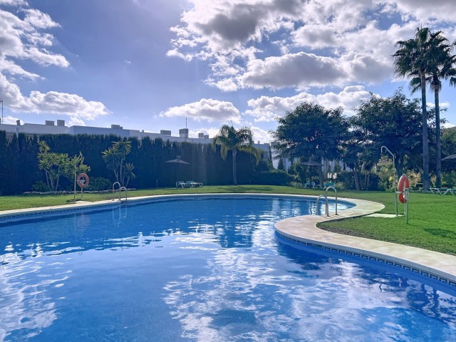 Apartamento con 2 Dormitorios  en Manilva