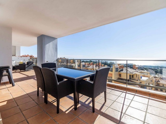2 Bedrooms Apartment in Calahonda