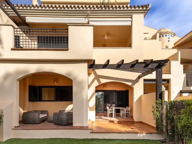 Apartamento con 2 Dormitorios  en Puerto Banús