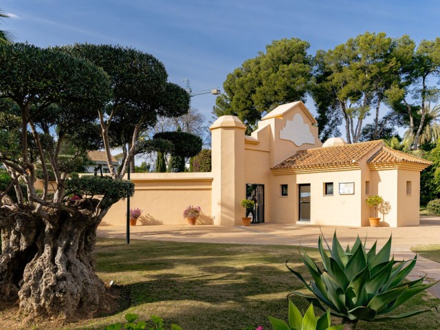 Apartamento con 2 Dormitorios  en Puerto Banús