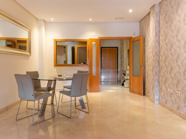 Apartamento con 2 Dormitorios  en Puerto Banús