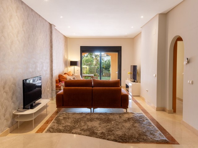 Apartamento con 2 Dormitorios  en Puerto Banús