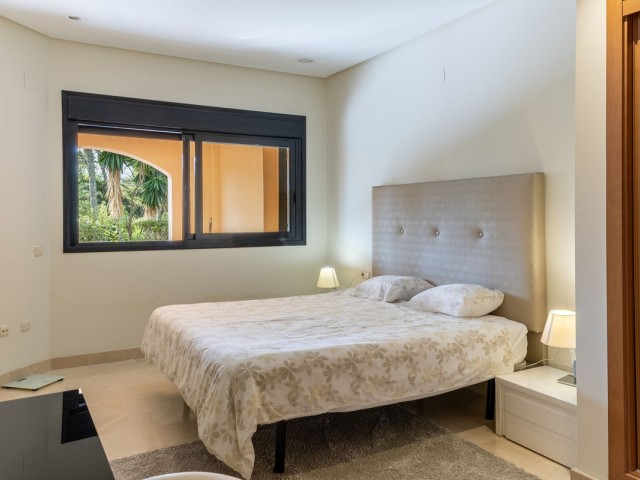 Apartamento con 2 Dormitorios  en Puerto Banús