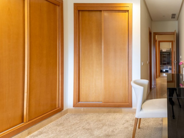 Apartamento con 2 Dormitorios  en Puerto Banús