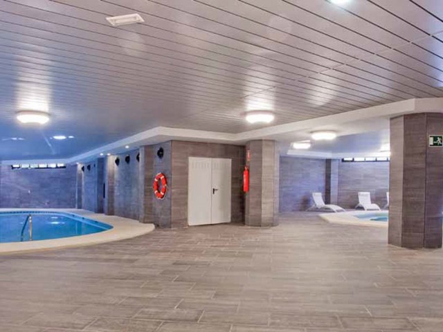 Apartamento con 2 Dormitorios  en Puerto Banús