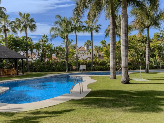 Apartamento con 2 Dormitorios  en Puerto Banús