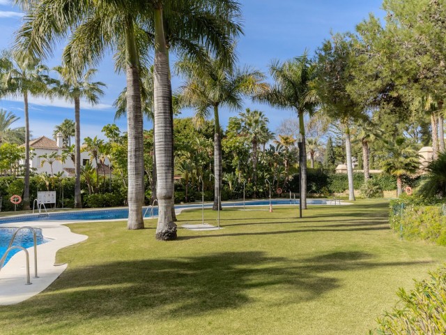 Apartamento con 2 Dormitorios  en Puerto Banús