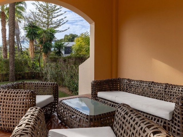 Apartamento con 2 Dormitorios  en Puerto Banús