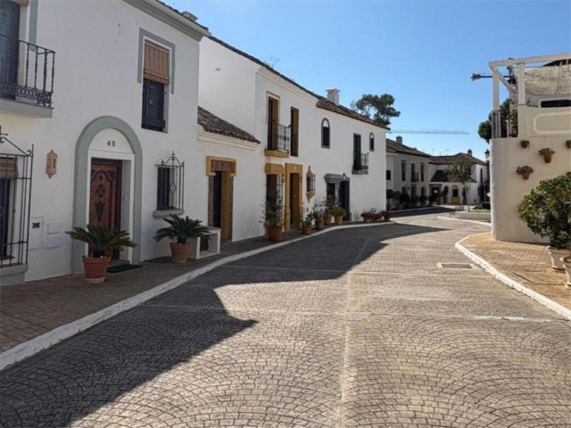 2 Bedrooms Townhouse in Guadalmina Baja