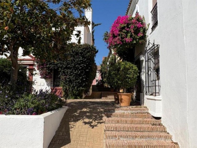 2 Bedrooms Townhouse in Guadalmina Baja
