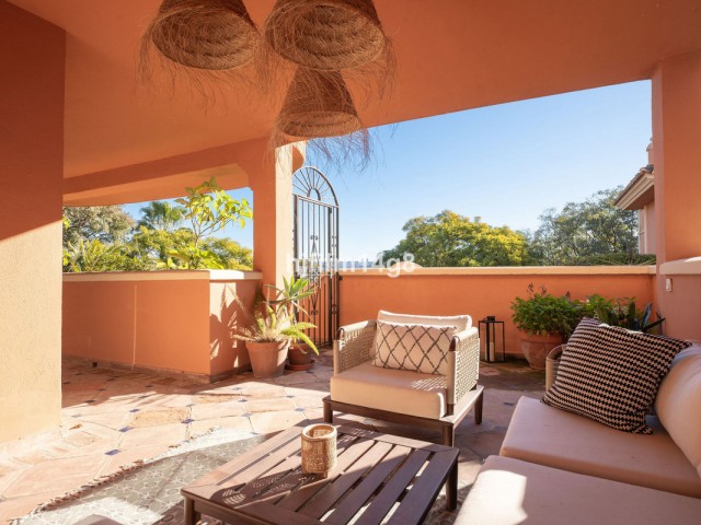 4 Bedrooms Apartment in Nueva Andalucía