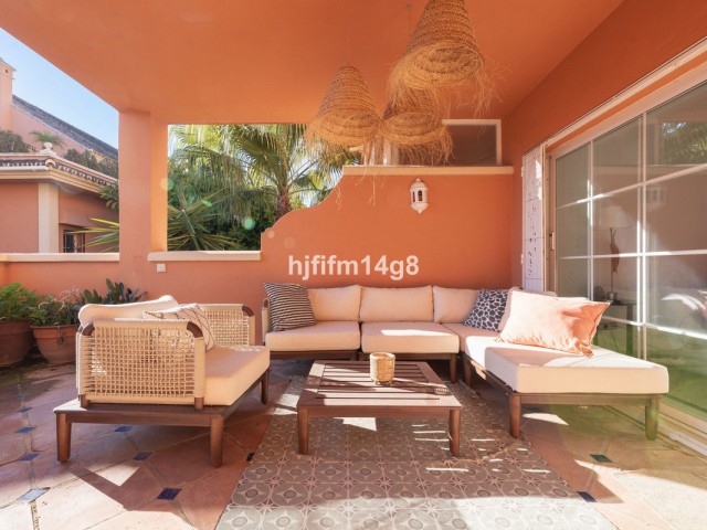 4 Bedrooms Apartment in Nueva Andalucía