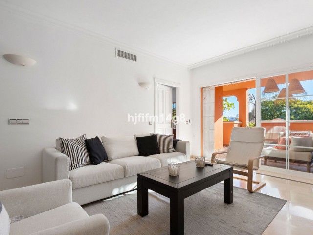 4 Bedrooms Apartment in Nueva Andalucía