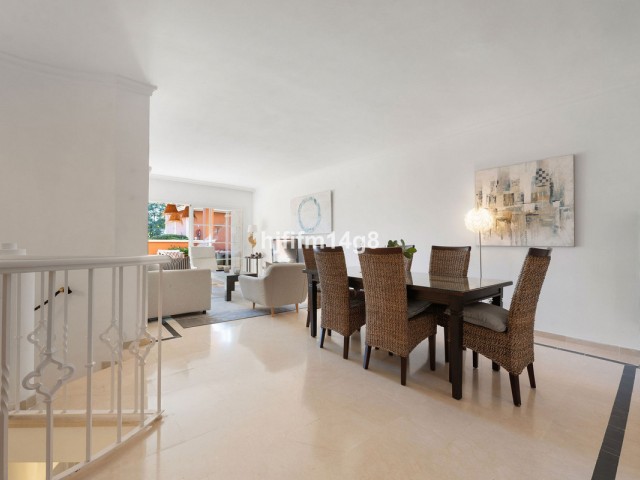 4 Bedrooms Apartment in Nueva Andalucía